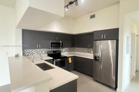 Apartment in Miami, Florida 3 bedrooms, 128.76 sq.m. № 1897696 - photo 1