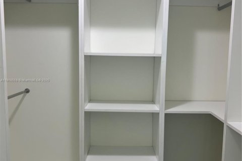 Apartment in Miami, Florida 3 bedrooms, 128.76 sq.m. № 1897696 - photo 12