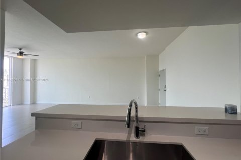 Apartment in Miami, Florida 3 bedrooms, 128.76 sq.m. № 1897696 - photo 3