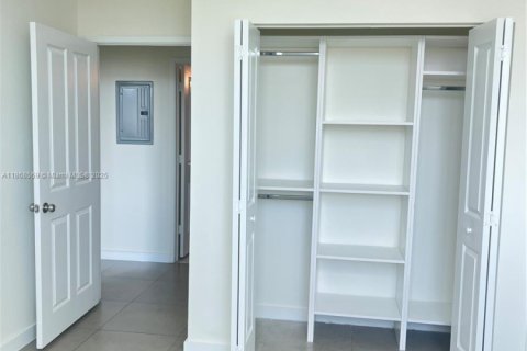 Apartment in Miami, Florida 3 bedrooms, 128.76 sq.m. № 1897696 - photo 17
