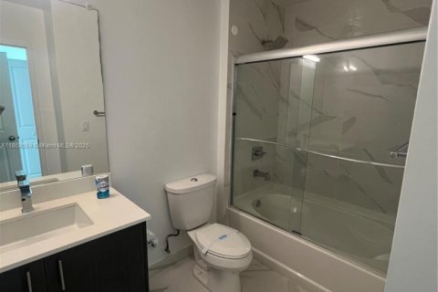 Apartment in Miami, Florida 3 bedrooms, 128.76 sq.m. № 1897696 - photo 11