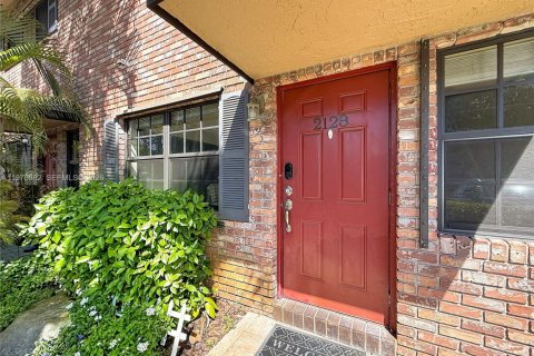 Adosado en alquiler en Wilton Manors, Florida, 2 dormitorios, 120.03 m2 № 2043630 - foto 3