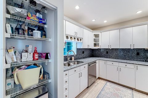 Adosado en alquiler en Wilton Manors, Florida, 2 dormitorios, 120.03 m2 № 2043630 - foto 8