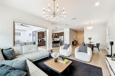 Casa en venta en Orlando, Florida, 4 dormitorios, 219.62 m2 № 2109823 - foto 14