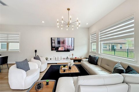 Casa en venta en Orlando, Florida, 4 dormitorios, 219.62 m2 № 2109823 - foto 13