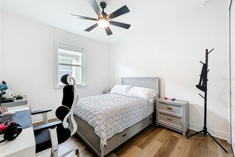 Casa en venta en Orlando, Florida, 4 dormitorios, 219.62 m2 № 2109823 - foto 30