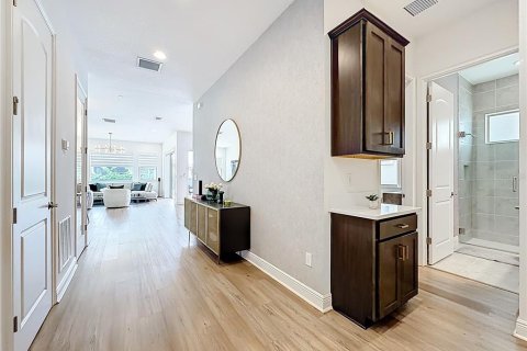 Casa en venta en Orlando, Florida, 4 dormitorios, 219.62 m2 № 2109823 - foto 8