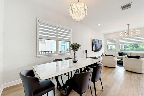 Casa en venta en Orlando, Florida, 4 dormitorios, 219.62 m2 № 2109823 - foto 10