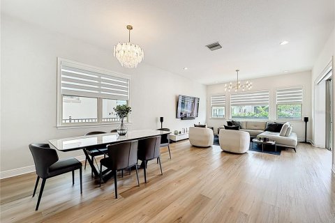 Casa en venta en Orlando, Florida, 4 dormitorios, 219.62 m2 № 2109823 - foto 9