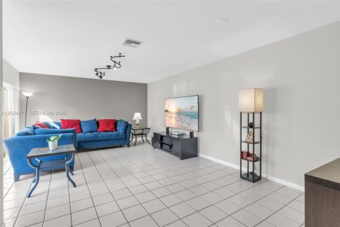 Adosado en venta en Cooper City, Florida, 3 dormitorios, 154.78 m2 № 2183503 - foto 8