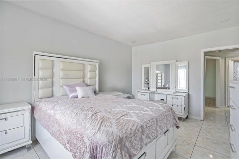 Купить кондоминиум в Майами, Флорида 2 спальни, 86.4м2, № 1998821 - фото 11