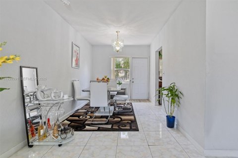 Купить кондоминиум в Майами, Флорида 2 спальни, 86.4м2, № 1998821 - фото 2