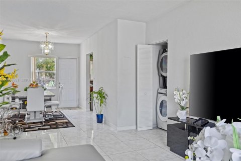 Купить кондоминиум в Майами, Флорида 2 спальни, 86.4м2, № 1998821 - фото 4