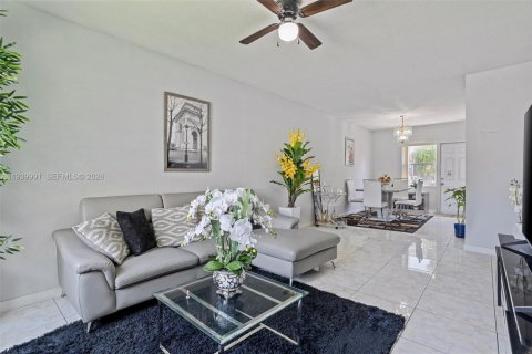 Кондоминиум с 2 спальнями в Майами, Флорида № 1998821