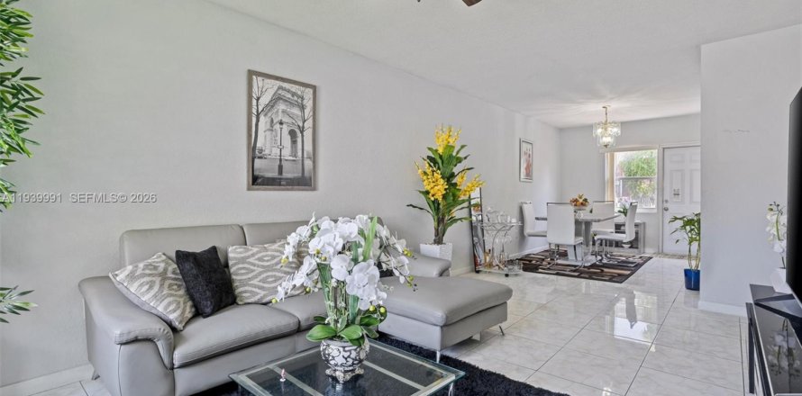 Кондоминиум с 2 спальнями в Майами, Флорида № 1998821