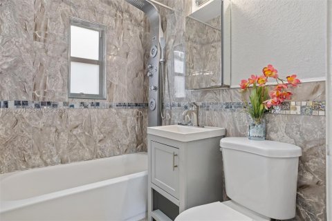 Купить кондоминиум в Майами, Флорида 2 спальни, 86.4м2, № 1998821 - фото 13