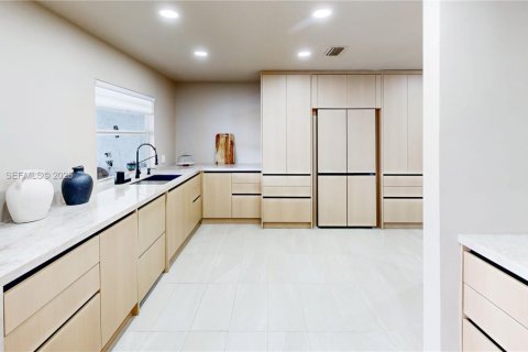 House in Coral Springs, Florida 3 bedrooms, 204.94 sq.m. № 2422905 - photo 25