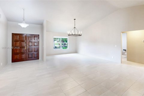 House in Coral Springs, Florida 3 bedrooms, 204.94 sq.m. № 2422905 - photo 14