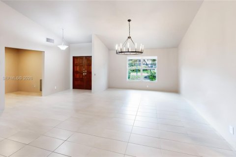 House in Coral Springs, Florida 3 bedrooms, 204.94 sq.m. № 2422905 - photo 16