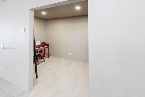 House in Coral Springs, Florida 3 bedrooms, 204.94 sq.m. № 2422905 - photo 8