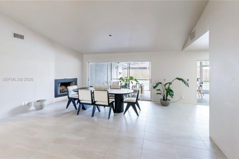 House in Coral Springs, Florida 3 bedrooms, 204.94 sq.m. № 2422905 - photo 18