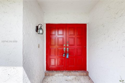 House in Coral Springs, Florida 3 bedrooms, 204.94 sq.m. № 2422905 - photo 5