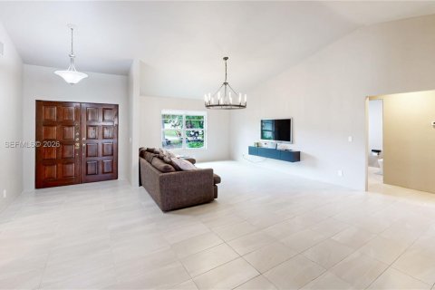 House in Coral Springs, Florida 3 bedrooms, 204.94 sq.m. № 2422905 - photo 10