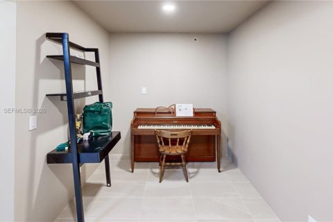 House in Coral Springs, Florida 3 bedrooms, 204.94 sq.m. № 2422905 - photo 9