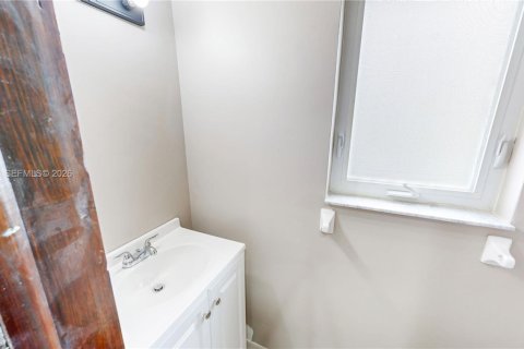House in Coral Springs, Florida 3 bedrooms, 204.94 sq.m. № 2422905 - photo 28