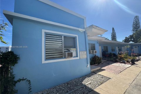 Commercial property in Miami Beach, Florida 318 sq.m. № 2020951 - photo 2