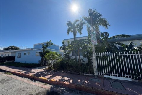 Commercial property in Miami Beach, Florida 318 sq.m. № 2020951