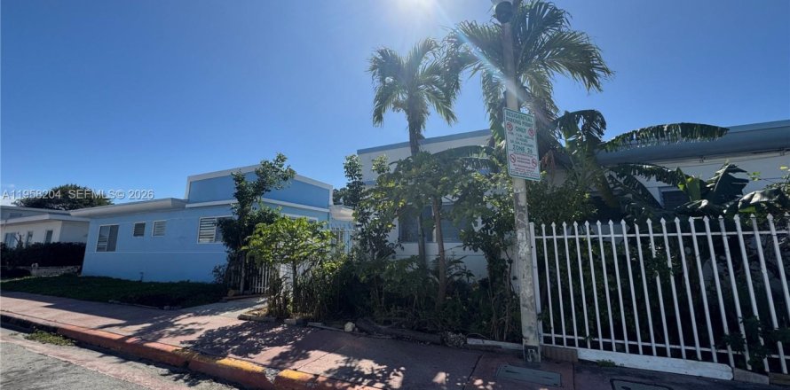 Commercial property in Miami Beach, Florida 318 sq.m. № 2020951