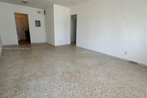 Commercial property in Miami Beach, Florida 318 sq.m. № 2020951 - photo 14