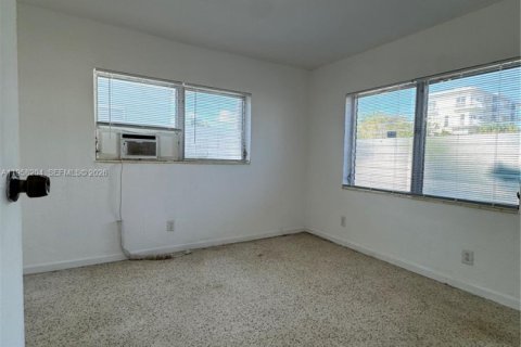 Commercial property in Miami Beach, Florida 318 sq.m. № 2020951 - photo 11