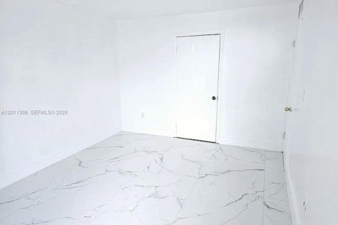 Condominio en venta en Miami, Florida, 1 dormitorio, 84.91 m2 № 2074867 - foto 15