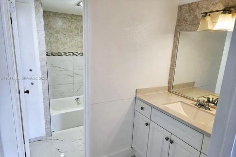 Condominio en venta en Miami, Florida, 1 dormitorio, 84.91 m2 № 2074867 - foto 12