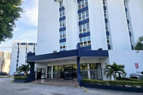 Condominio en Miami, Florida, 1 dormitorio  № 2074867
