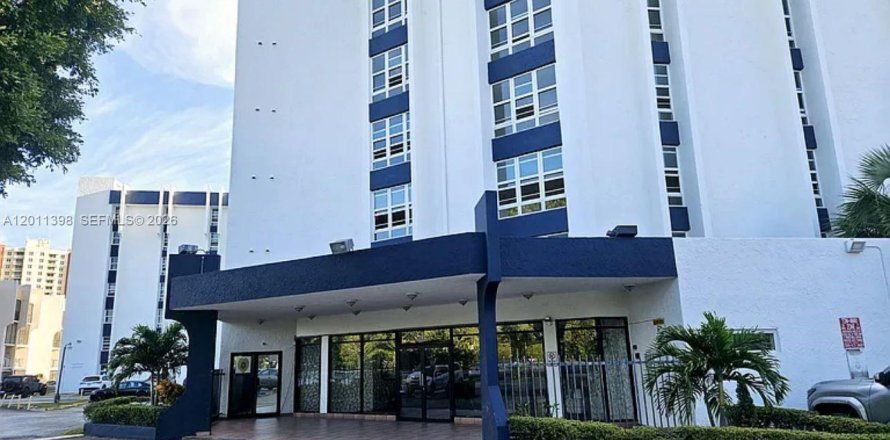 Condominio en Miami, Florida, 1 dormitorio № 2074867