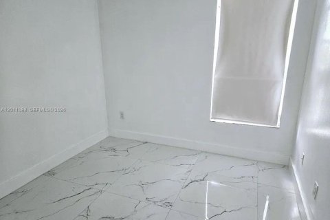 Condominio en venta en Miami, Florida, 1 dormitorio, 84.91 m2 № 2074867 - foto 10