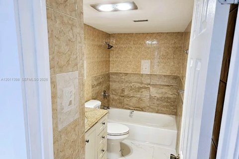 Condominio en venta en Miami, Florida, 1 dormitorio, 84.91 m2 № 2074867 - foto 14