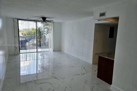 Condominio en venta en Miami, Florida, 1 dormitorio, 84.91 m2 № 2074867 - foto 9