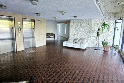 Condominio en venta en Miami, Florida, 1 dormitorio, 84.91 m2 № 2074867 - foto 3