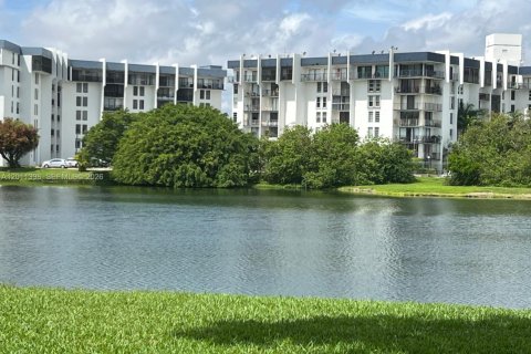 Condominio en venta en Miami, Florida, 1 dormitorio, 84.91 m2 № 2074867 - foto 18
