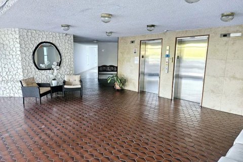 Condominio en venta en Miami, Florida, 1 dormitorio, 84.91 m2 № 2074867 - foto 2