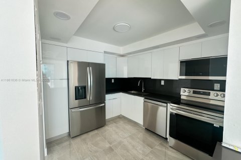 Condominio en venta en North Miami Beach, Florida, 2 dormitorios, 111.48 m2 № 1892269 - foto 4