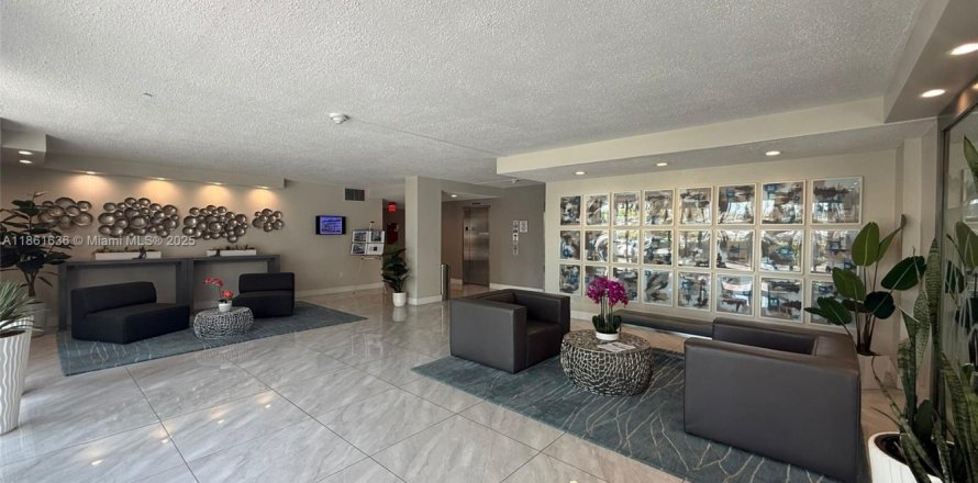 Condominio en North Miami Beach, Florida, 2 dormitorios № 1892269