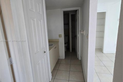 Apartamento en alquiler en Miami, Florida, 2 dormitorios, 91.6 m2 № 2058346 - foto 9