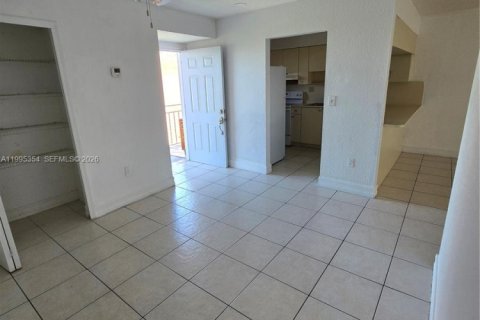 Apartamento en alquiler en Miami, Florida, 2 dormitorios, 91.6 m2 № 2058346 - foto 11