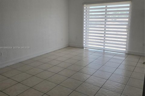 Apartamento en alquiler en Miami, Florida, 2 dormitorios, 91.6 m2 № 2058346 - foto 2