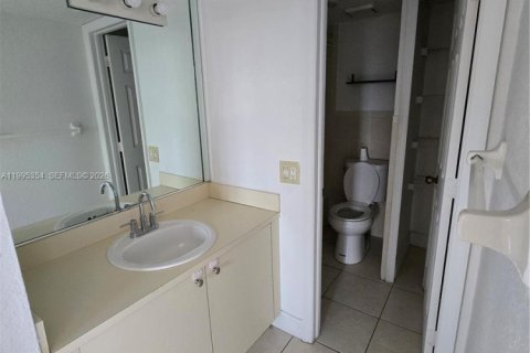 Apartamento en alquiler en Miami, Florida, 2 dormitorios, 91.6 m2 № 2058346 - foto 10